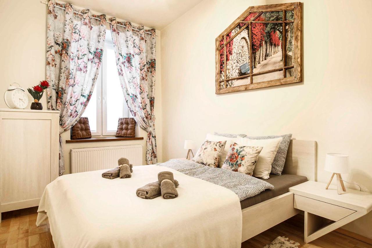 2-Room Apartment With Kitchen, Heart Of Cracow Old Town คราคูฟ ภายนอก รูปภาพ