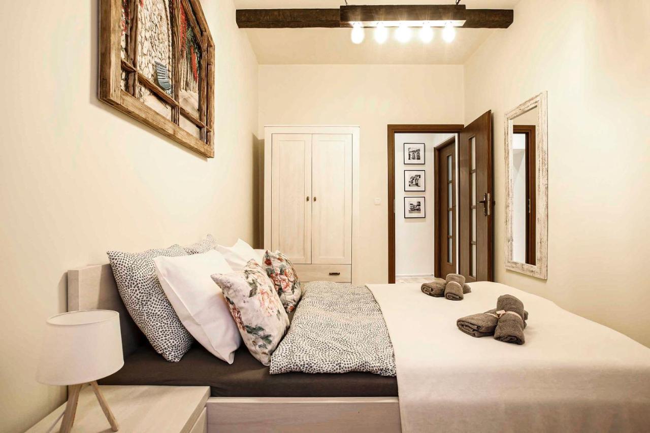 2-Room Apartment With Kitchen, Heart Of Cracow Old Town คราคูฟ ภายนอก รูปภาพ